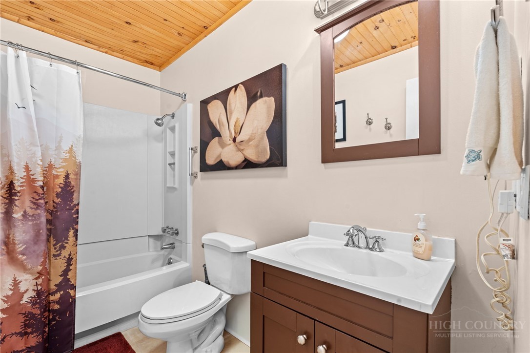 301 Pinnacle Inn Road 2113 Property Photo 15