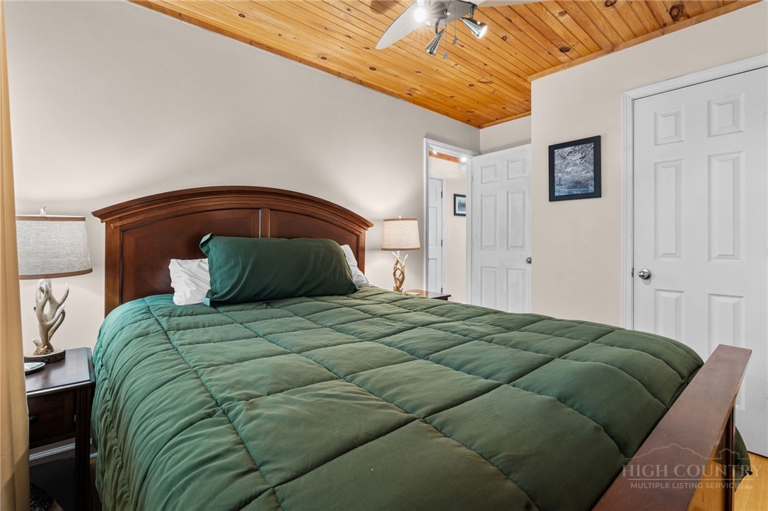 301 Pinnacle Inn Road 2113 Property Photo 16
