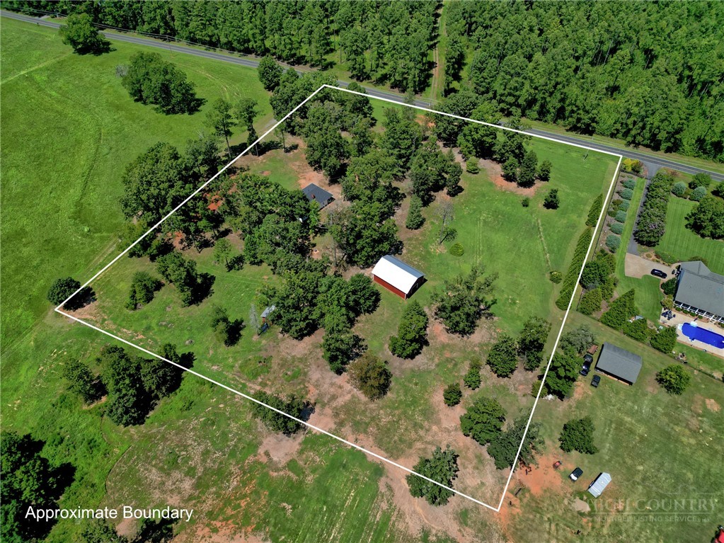 1002 Tanner Road Property Photo 2