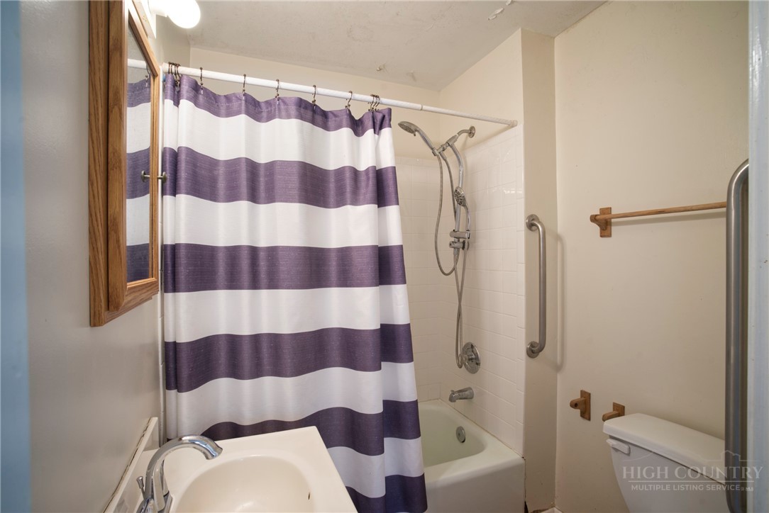 1002 Tanner Road Property Photo 14