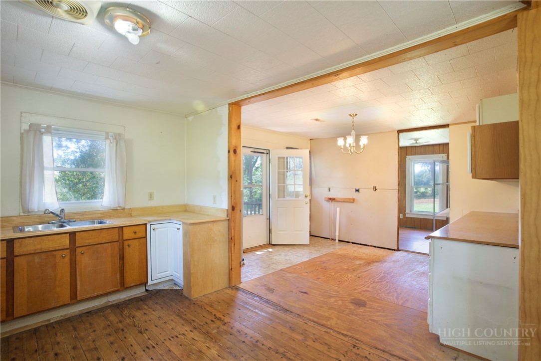 1002 Tanner Road Property Photo 15