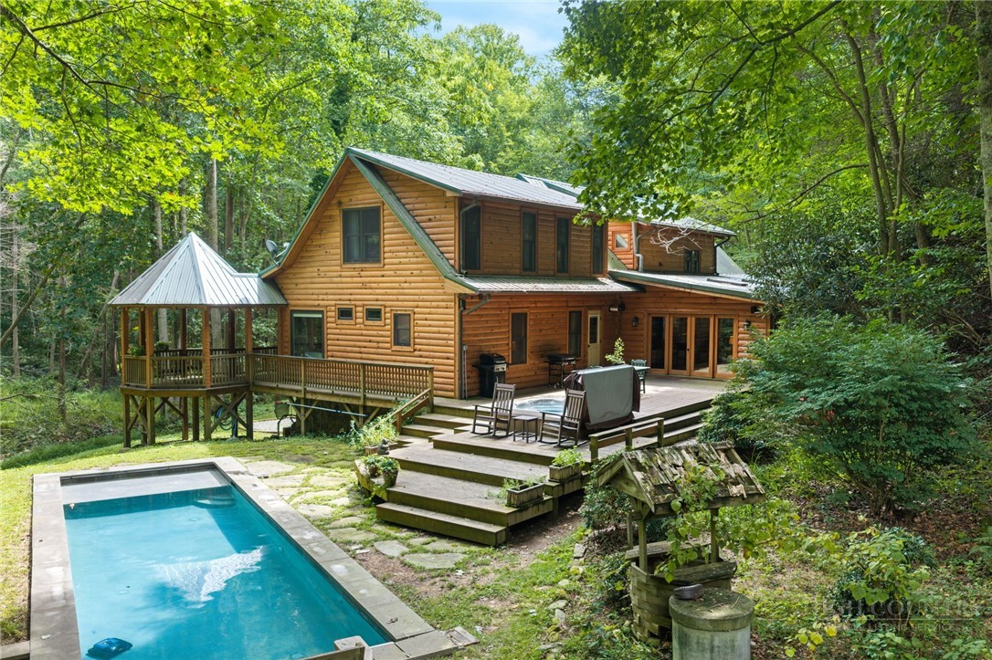 982 Jakes Mountain Road Property Photo 2