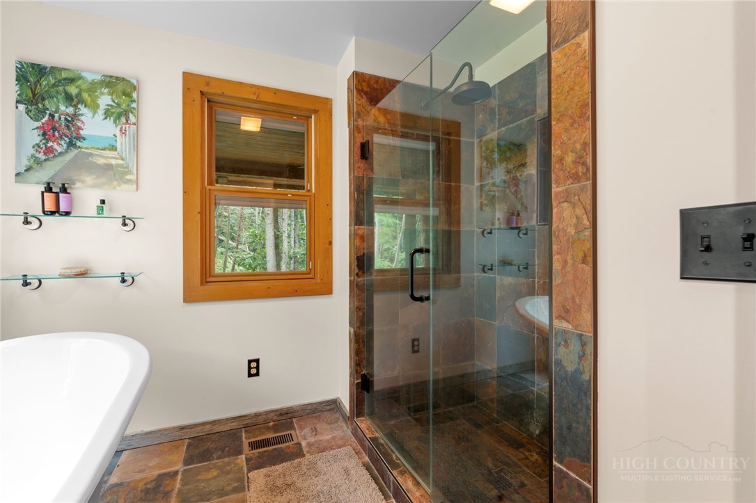 982 Jakes Mountain Road Property Photo 20