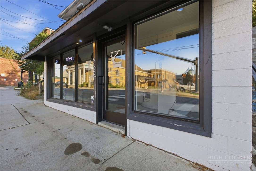 352 W King Street Property Photo 2
