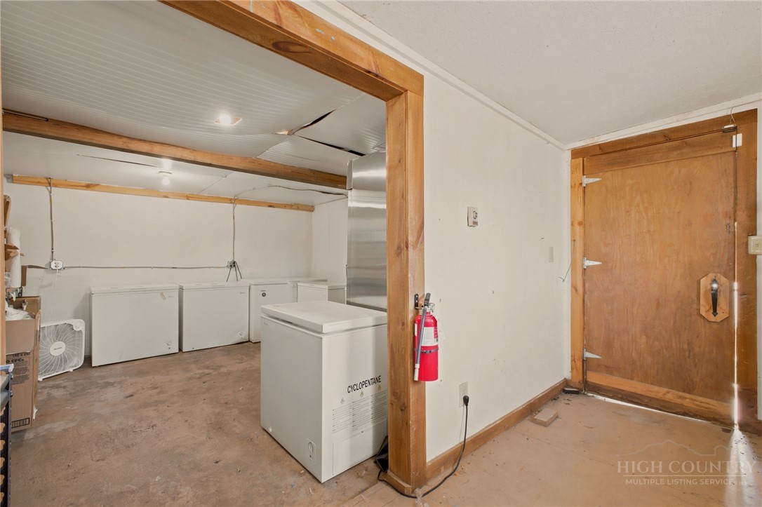 352 W King Street Property Photo 20