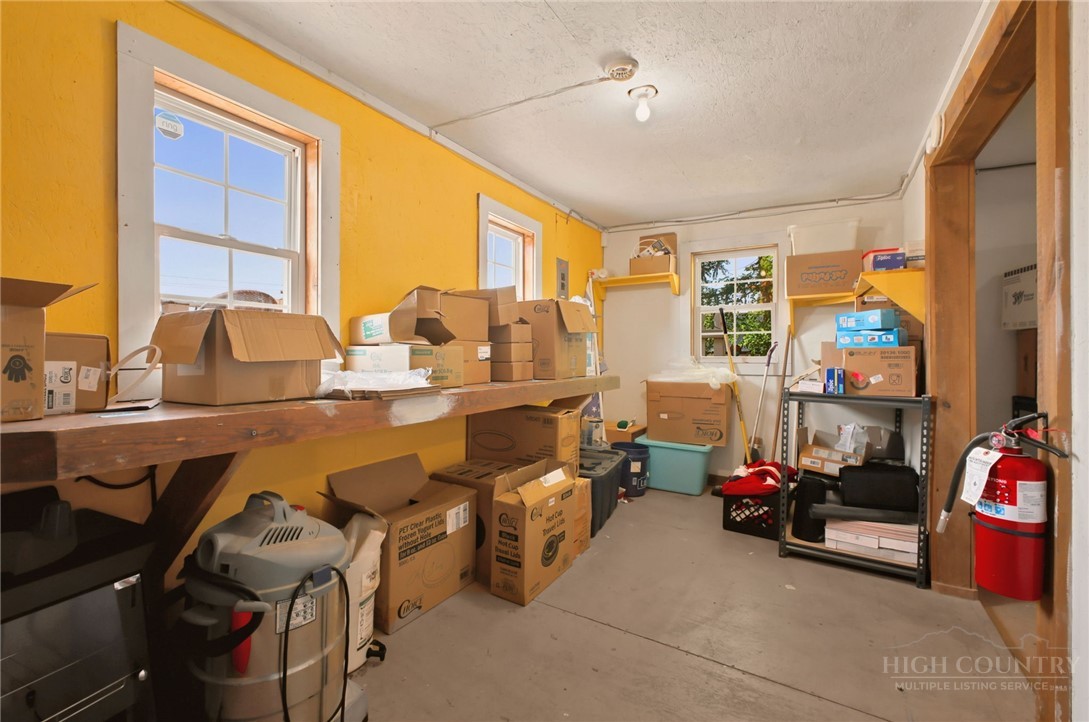 352 W King Street Property Photo 21
