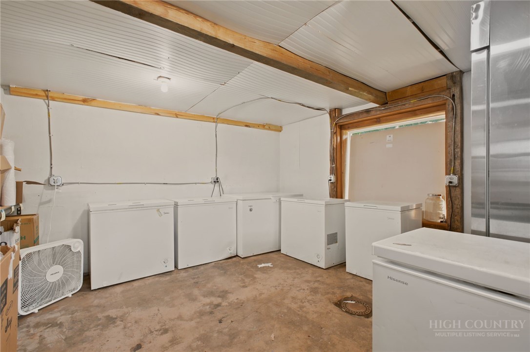 352 W King Street Property Photo 22