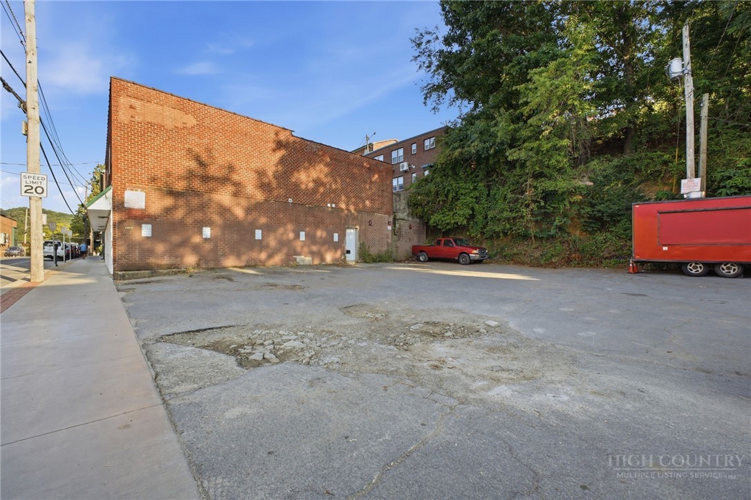 352 W King Street Property Photo 37
