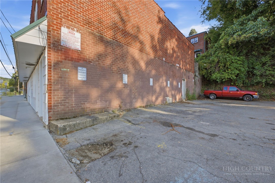 352 W King Street Property Photo 38