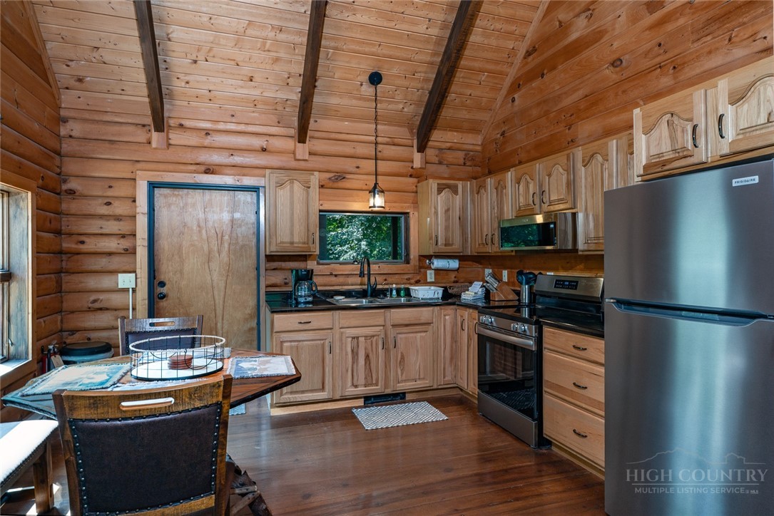 3925 Blackberry Crest Lane Property Photo 13