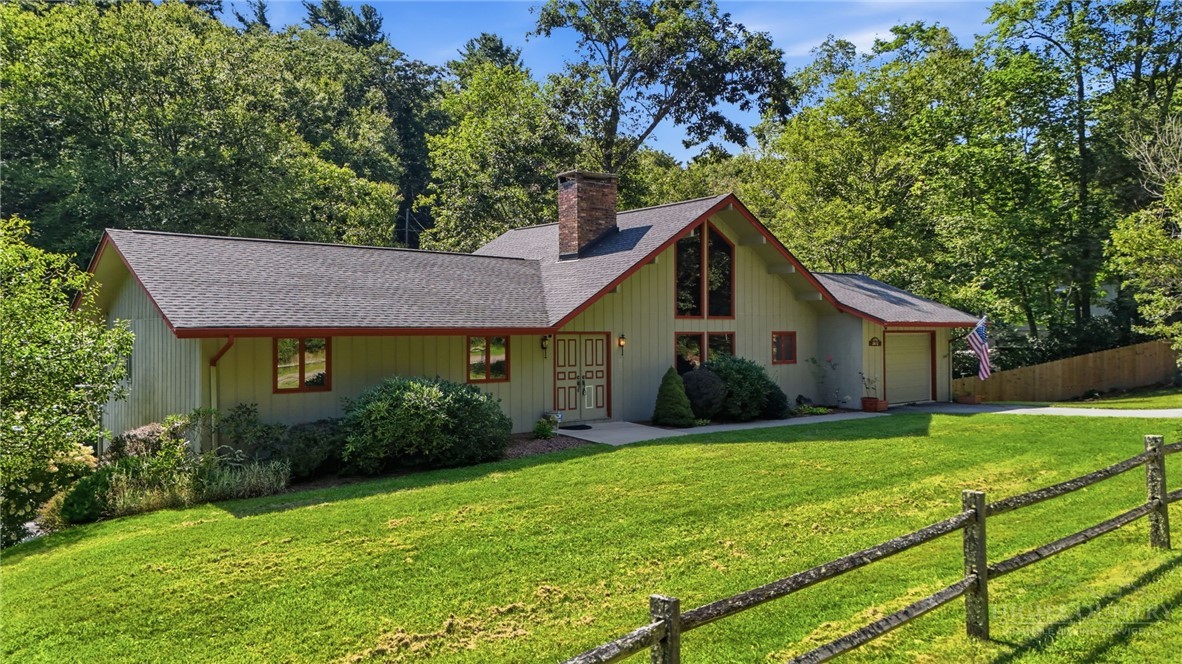 2472 Flat Top Road Property Photo 1