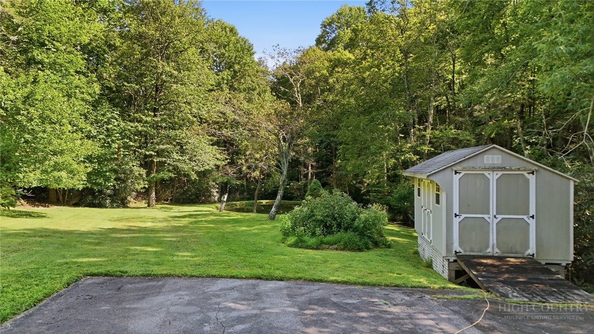 2472 Flat Top Road Property Photo 4