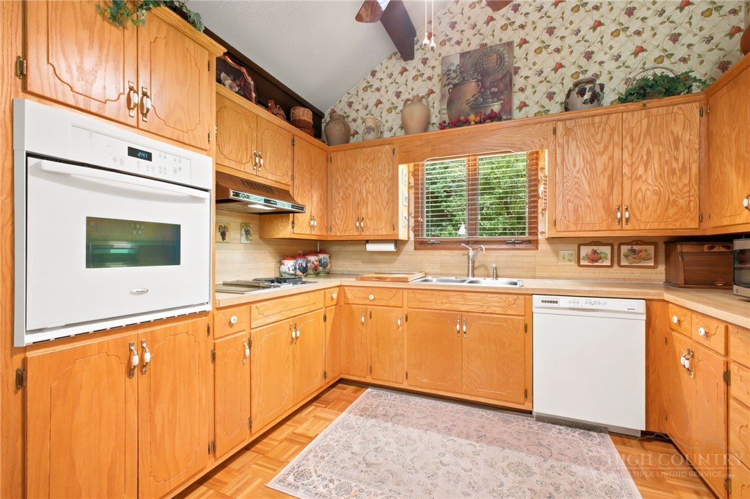 2472 Flat Top Road Property Photo 18