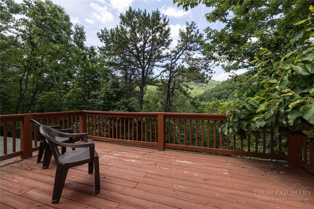 412 Laurel Circle Property Photo 5
