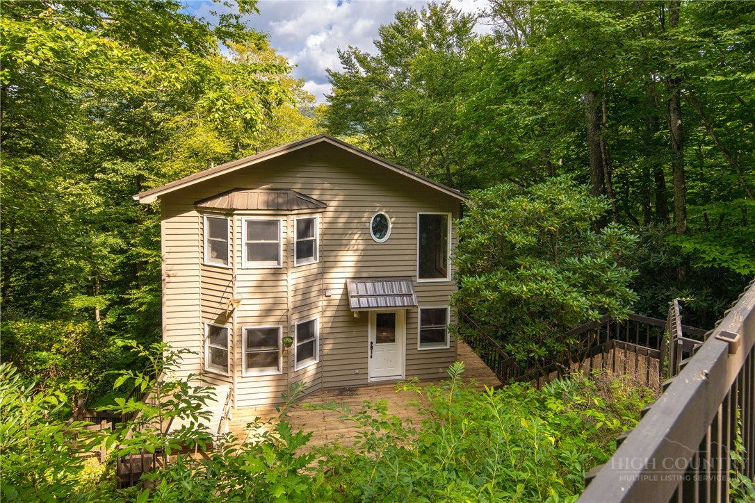 556 Timberlane Drive Property Photo 1