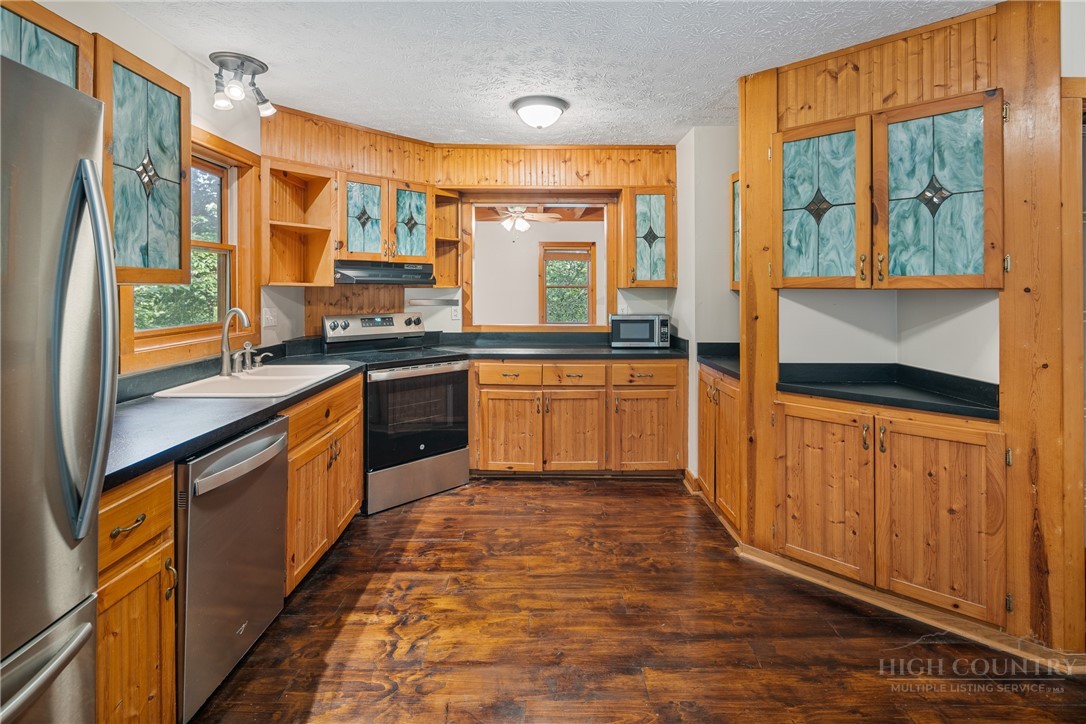 556 Timberlane Drive Property Photo 4