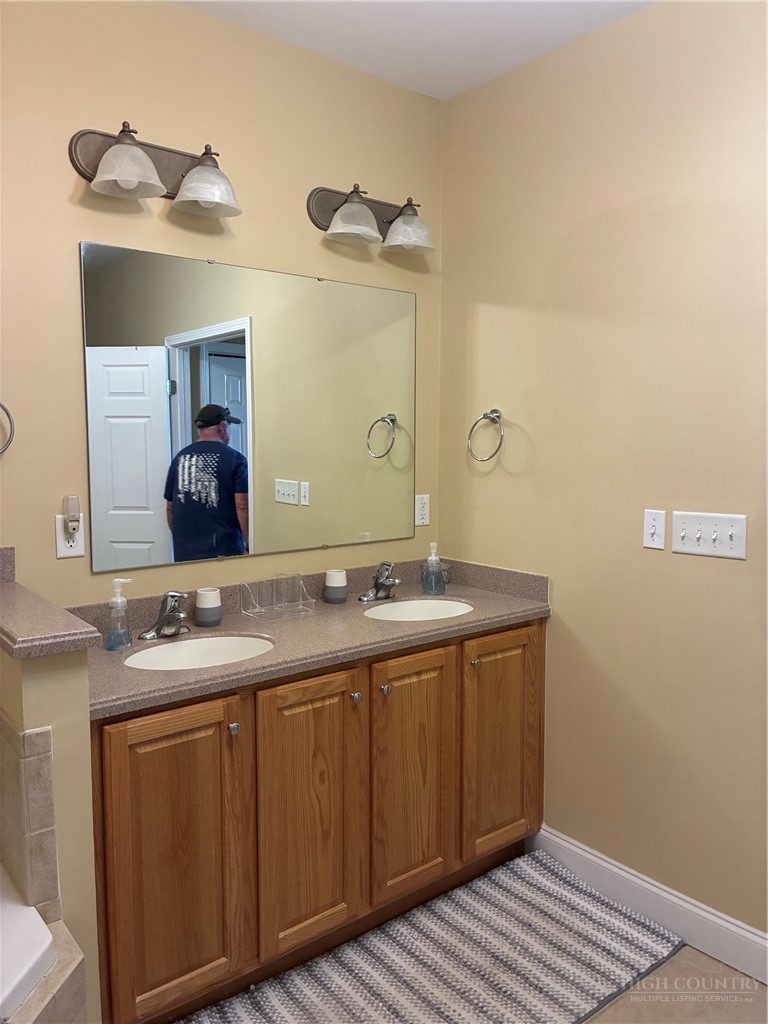 33 Grand Circle 404 Property Photo 13