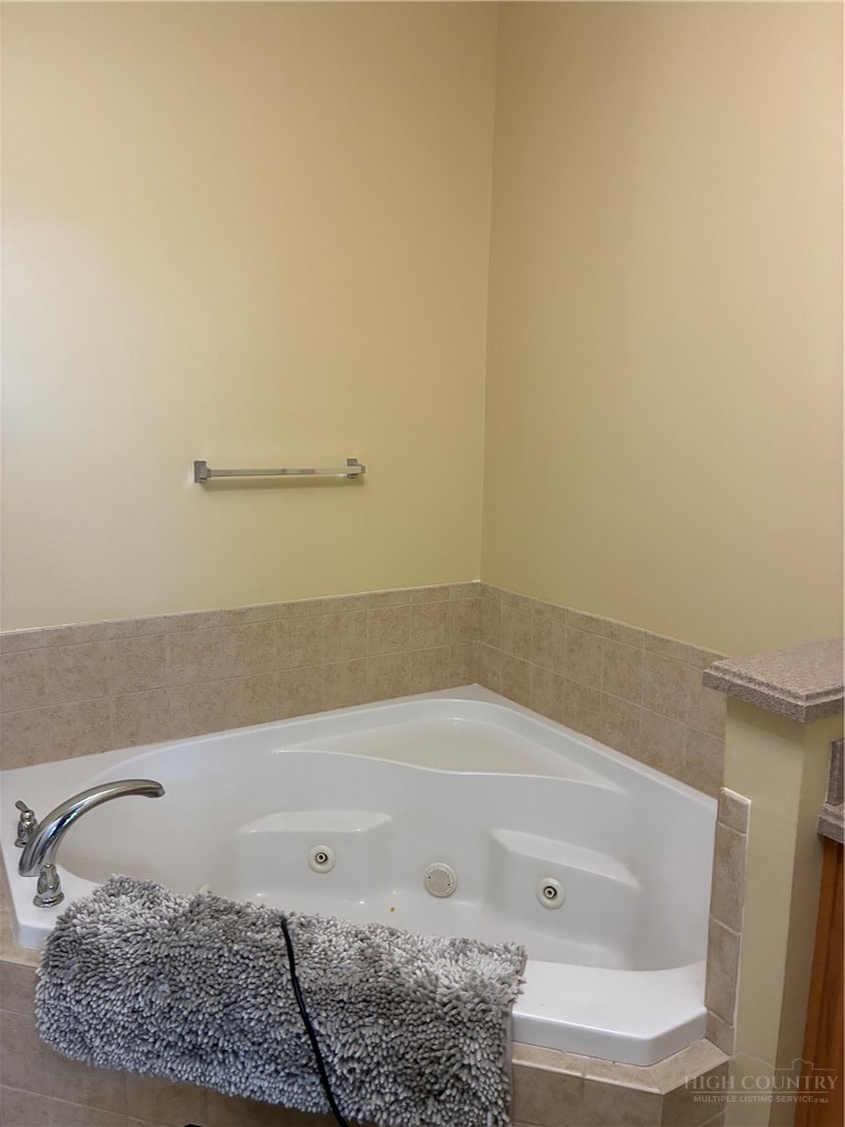 33 Grand Circle 404 Property Photo 14