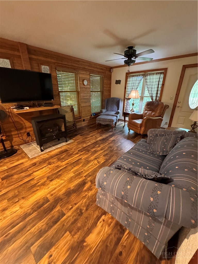 488 Hemlock Loop Property Photo 2