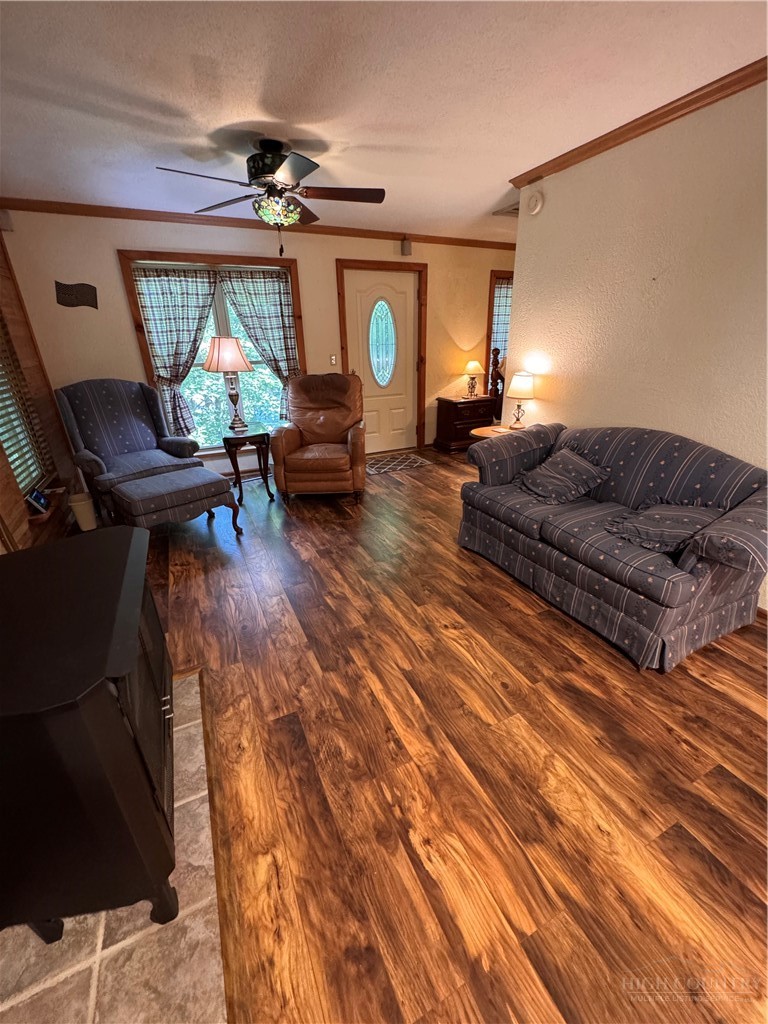 488 Hemlock Loop Property Photo 3