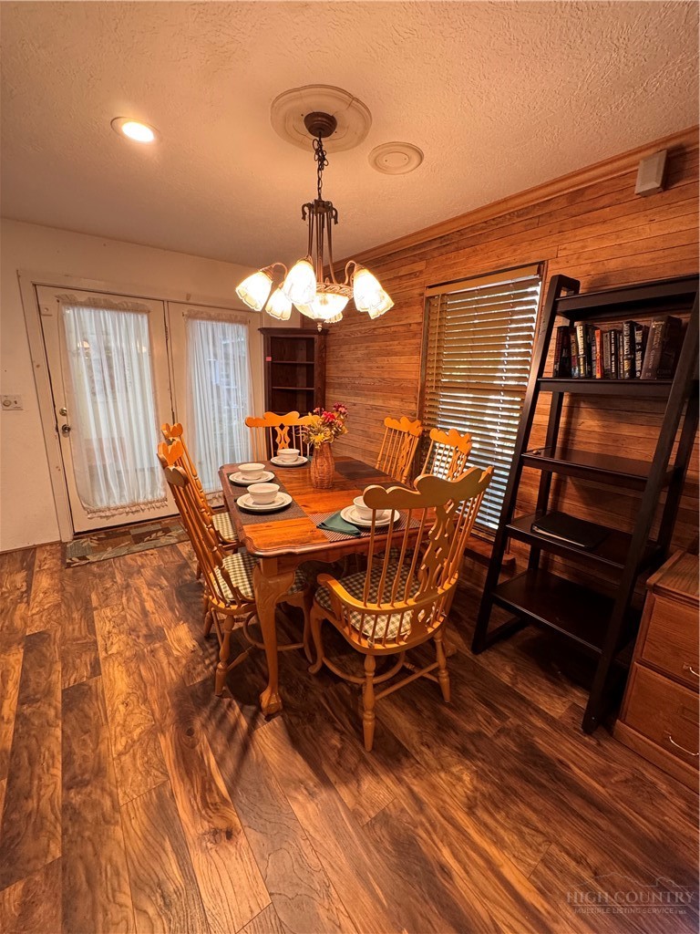488 Hemlock Loop Property Photo 5
