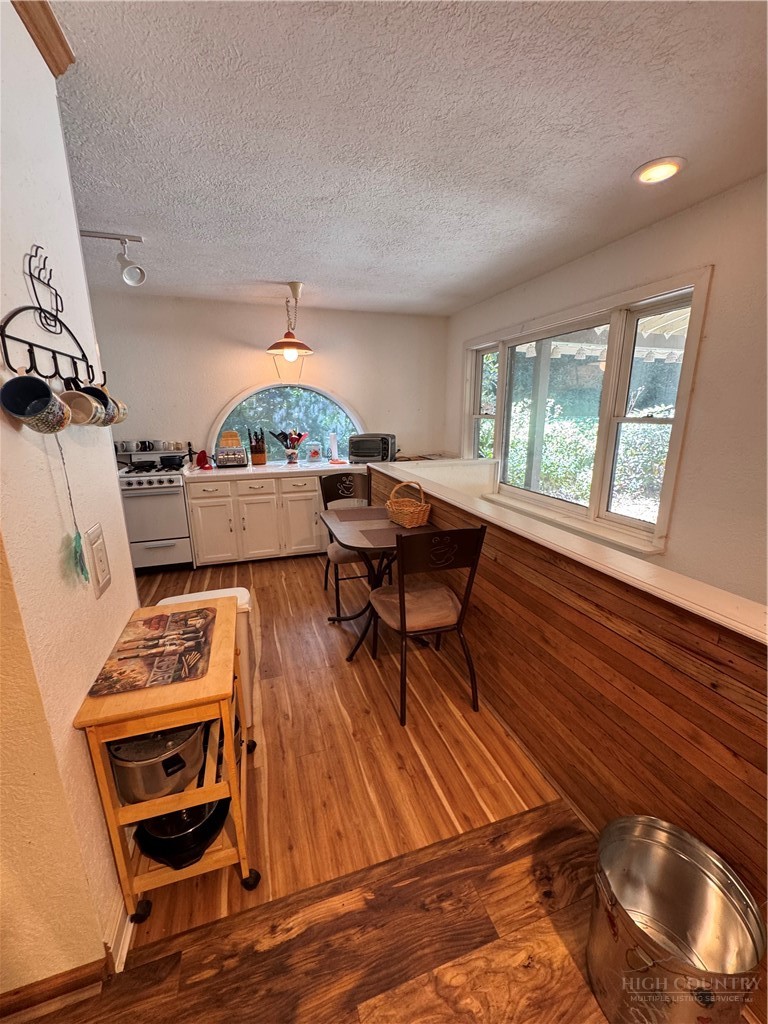 488 Hemlock Loop Property Photo 7