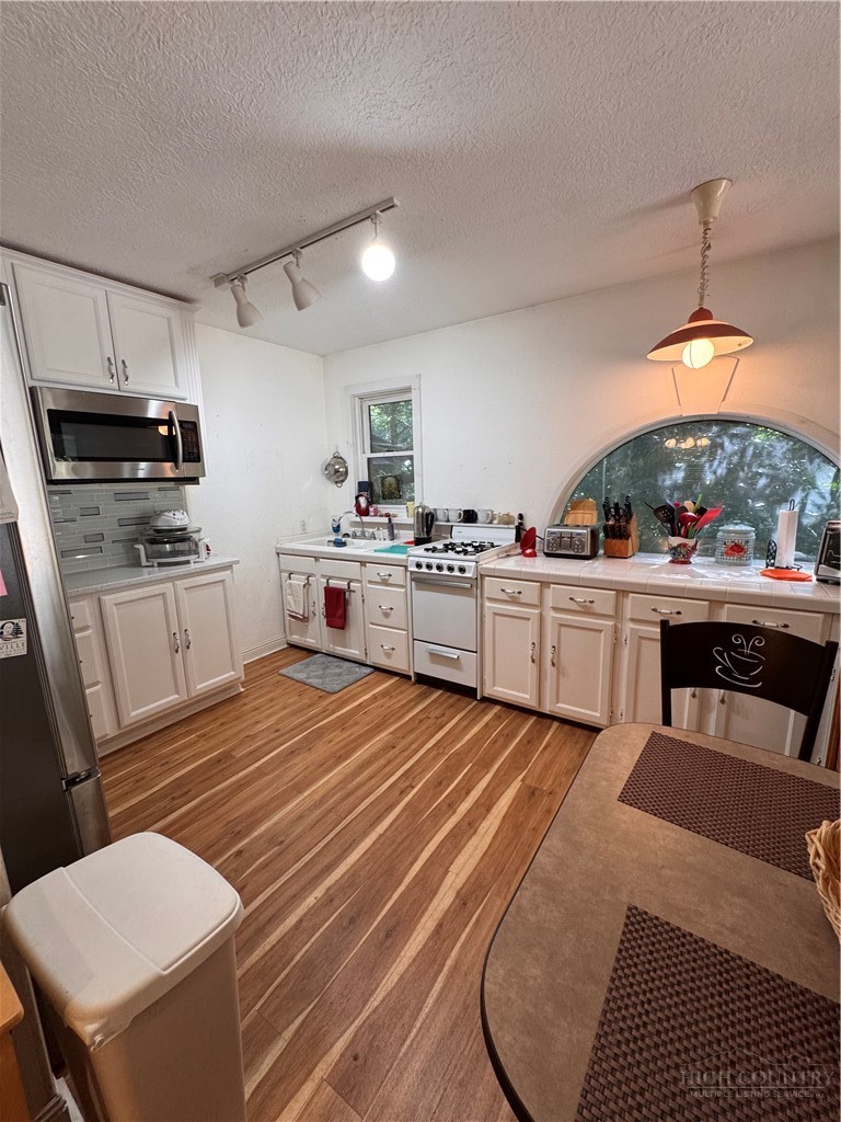 488 Hemlock Loop Property Photo 8