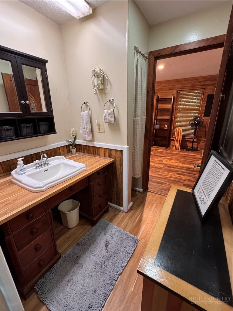 488 Hemlock Loop Property Photo 15