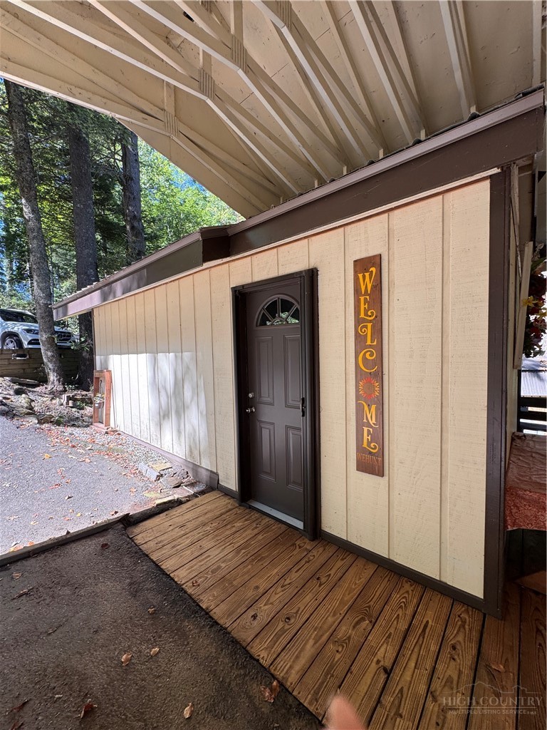 488 Hemlock Loop Property Photo 17