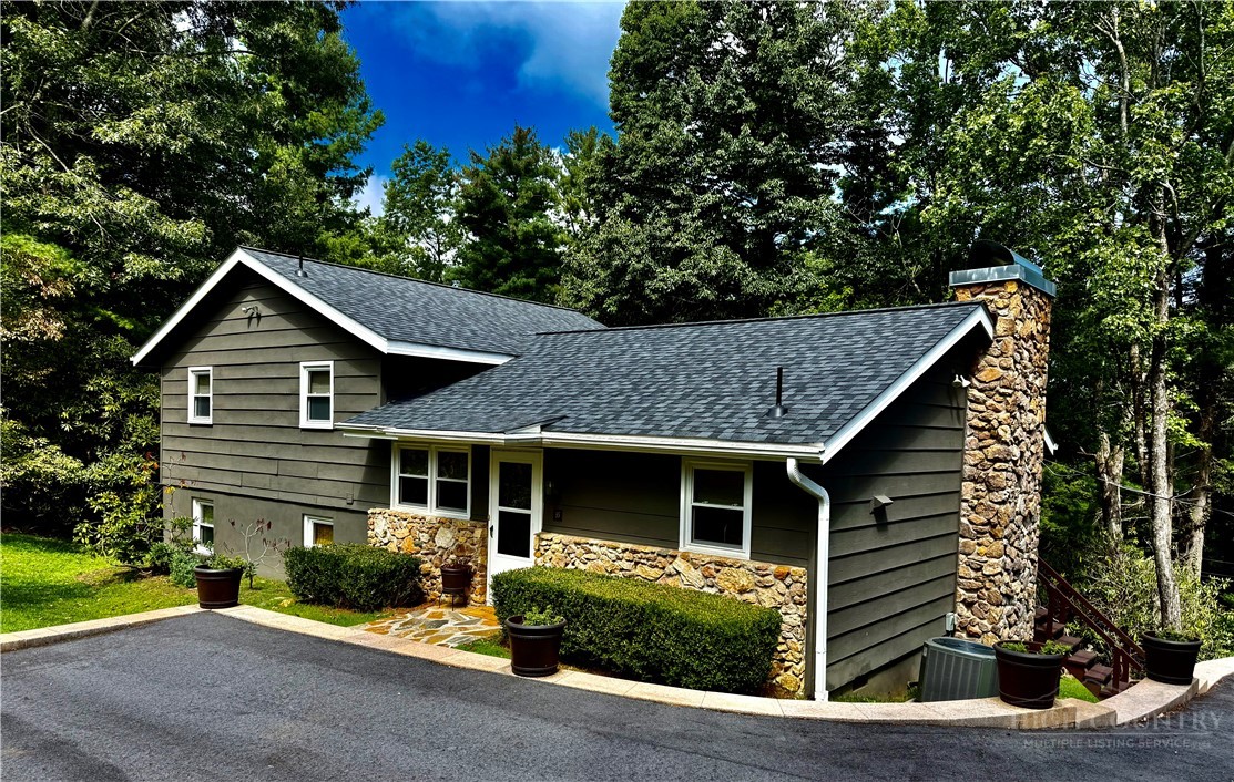 95 Pine Tree Drive Property Photo 1