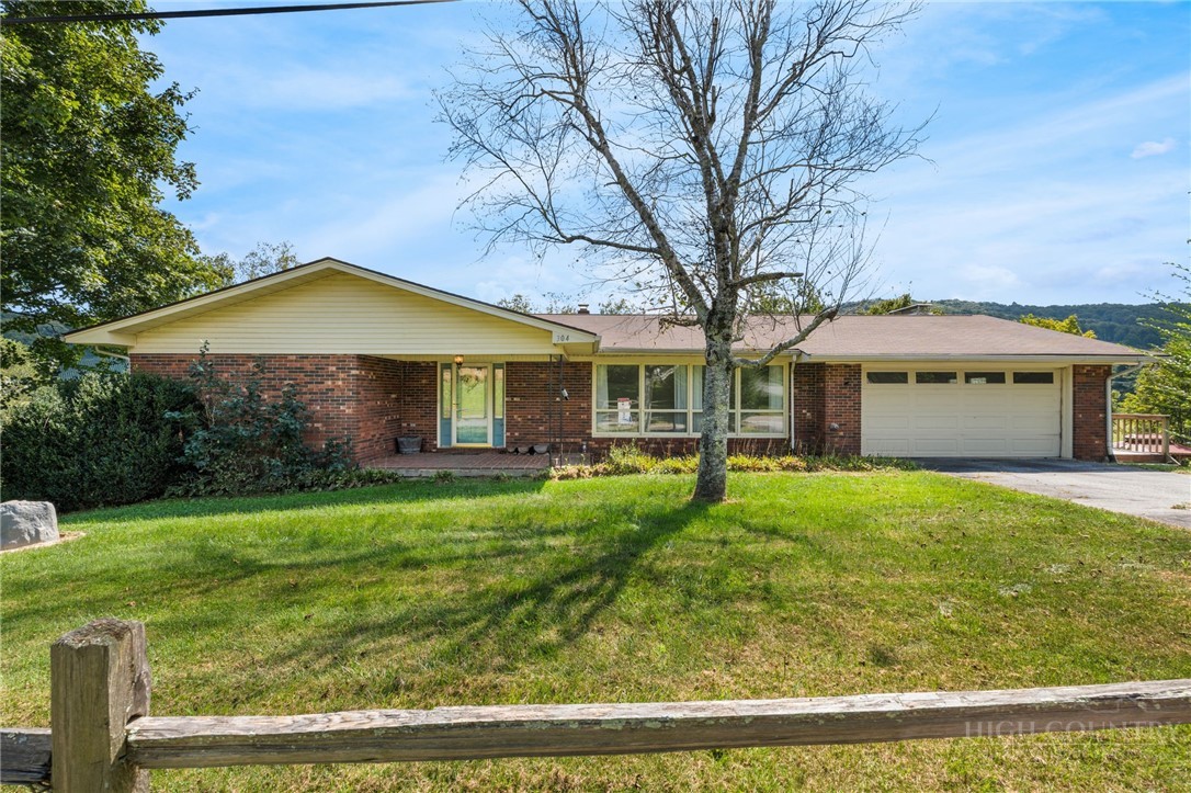 304 Evergreen. Lane Property Photo 3