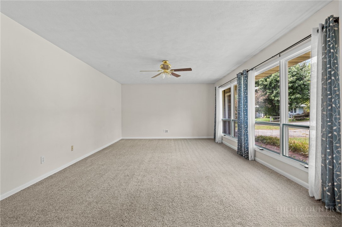 304 Evergreen. Lane Property Photo 5