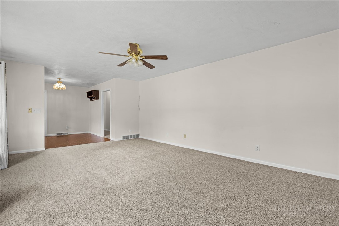 304 Evergreen. Lane Property Photo 6