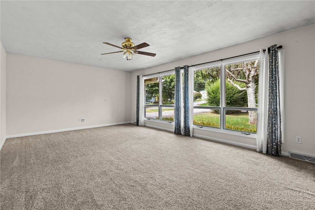 304 Evergreen. Lane Property Photo 8