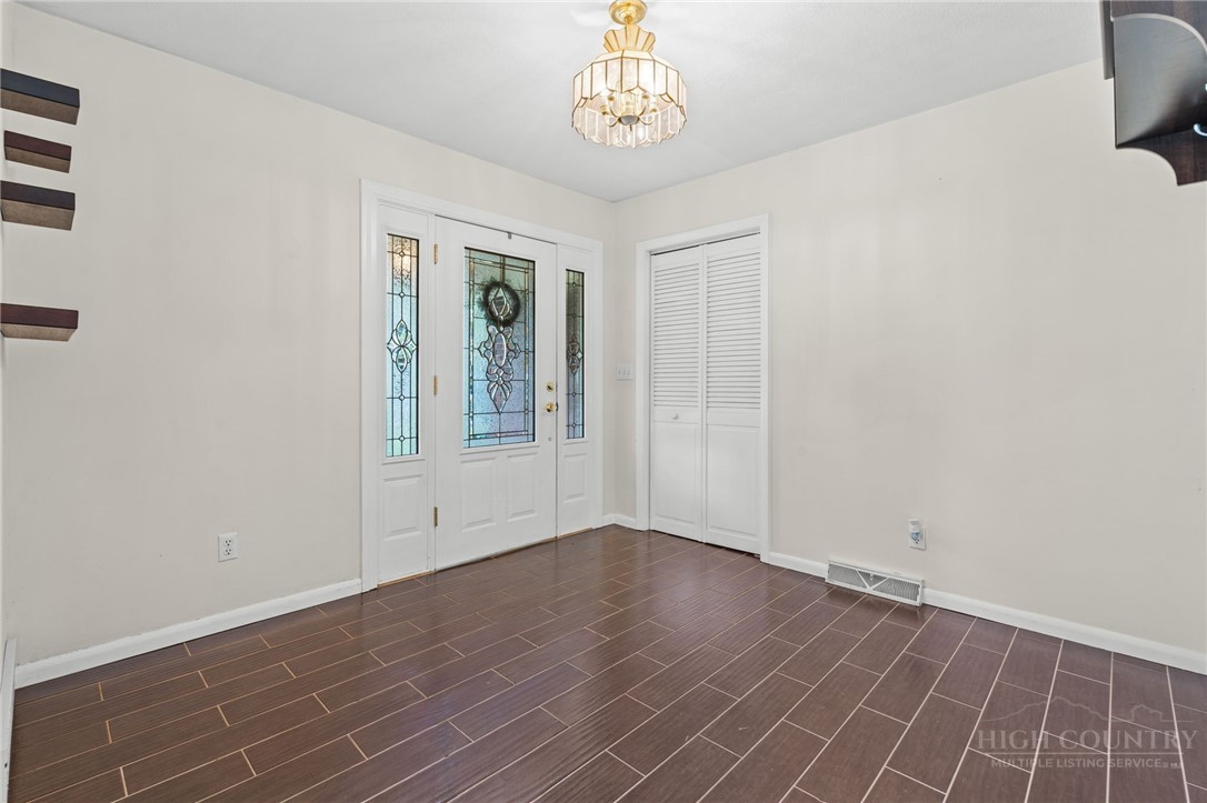 304 Evergreen. Lane Property Photo 9
