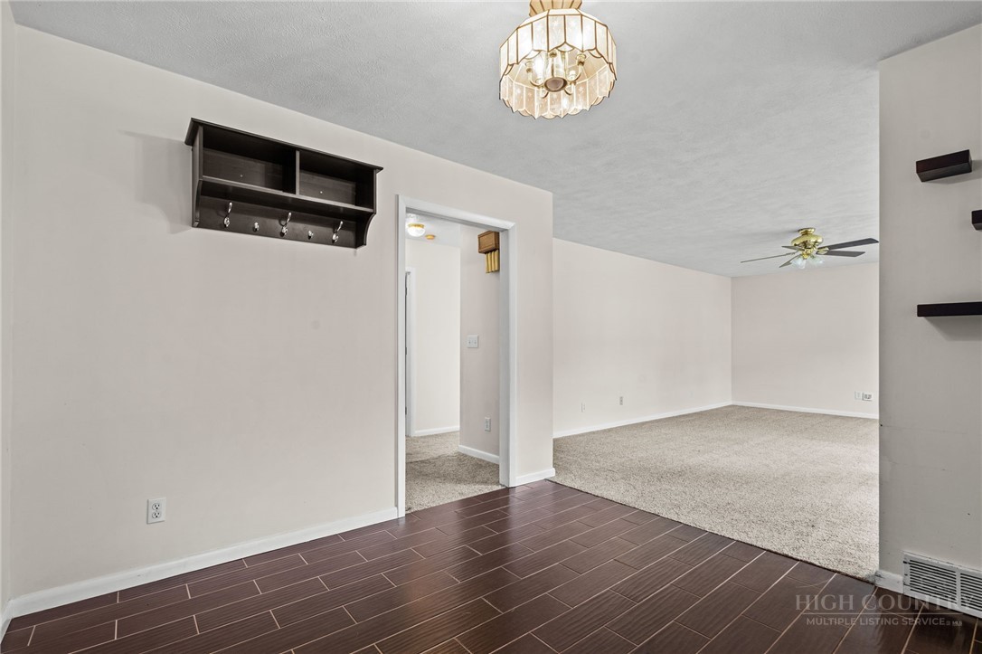 304 Evergreen. Lane Property Photo 10
