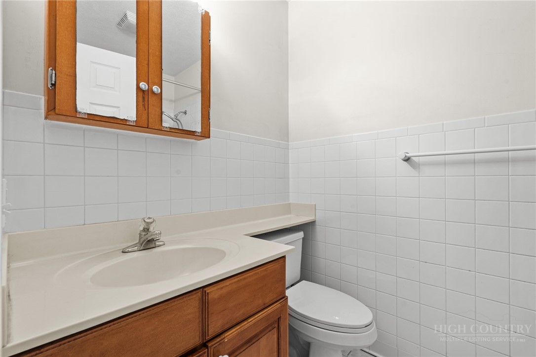 304 Evergreen. Lane Property Photo 11