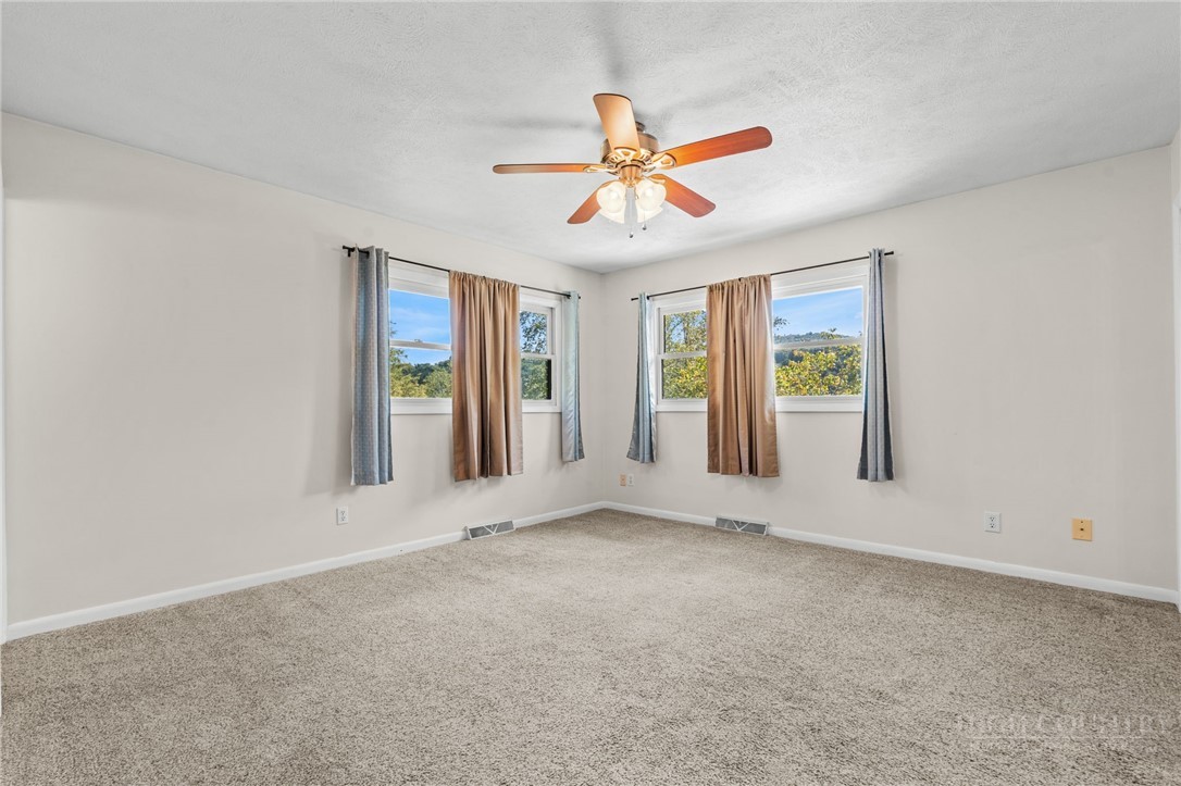304 Evergreen. Lane Property Photo 17