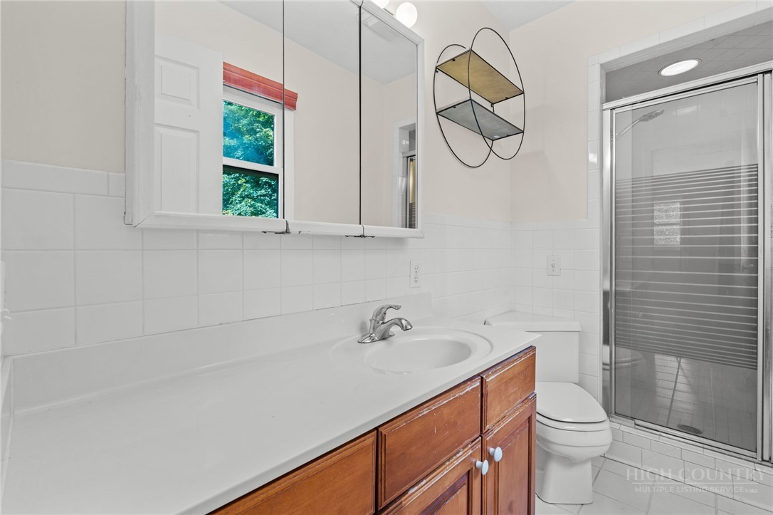 304 Evergreen. Lane Property Photo 20