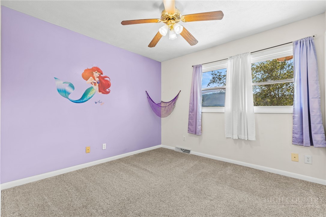 304 Evergreen. Lane Property Photo 22