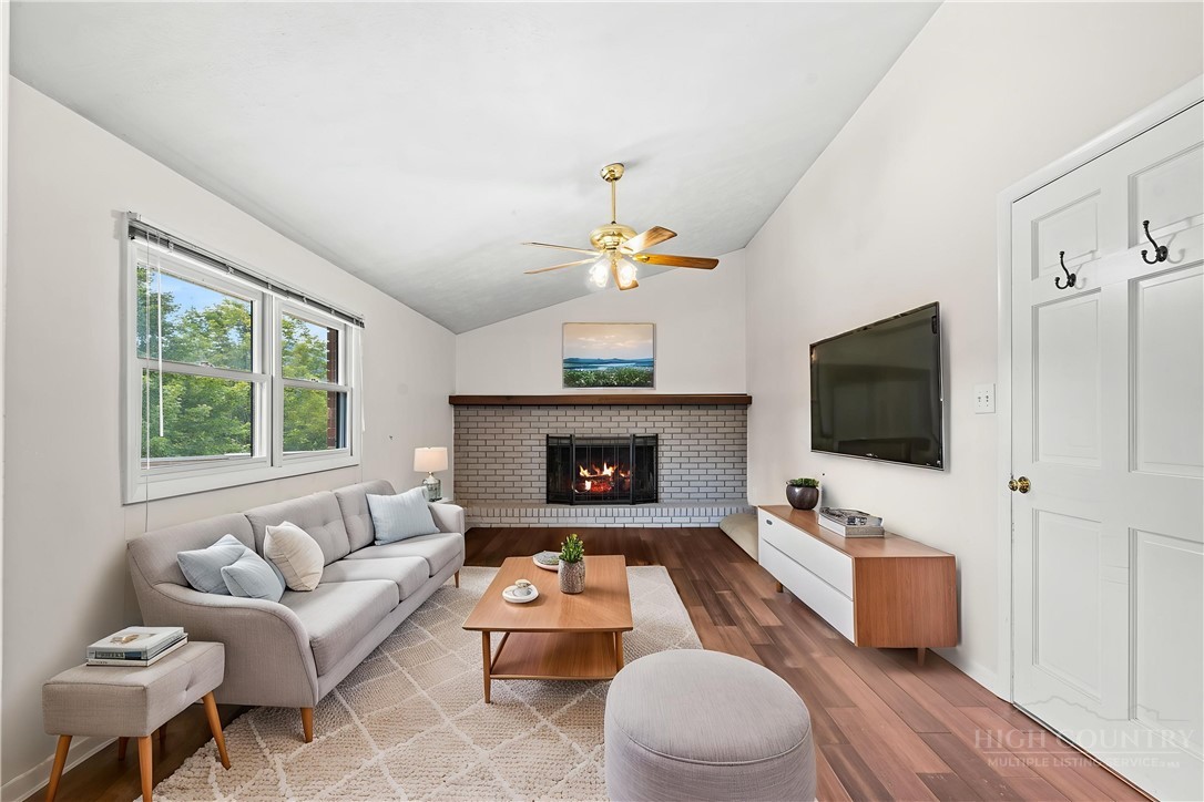 304 Evergreen. Lane Property Photo 30