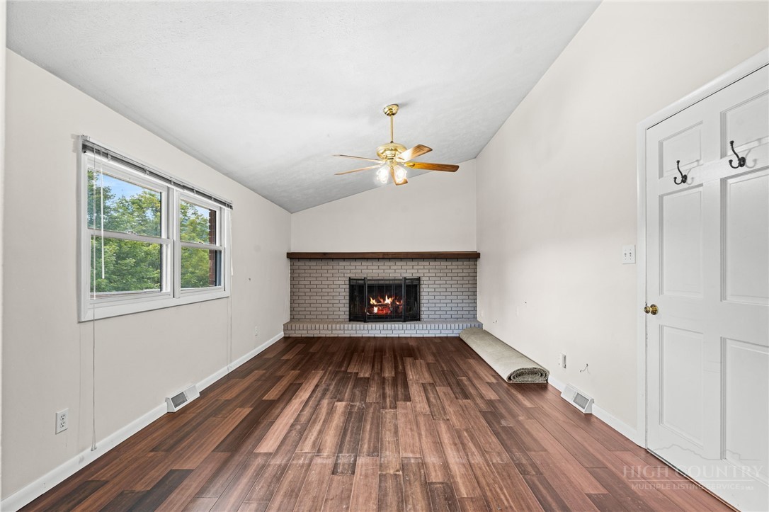 304 Evergreen. Lane Property Photo 31