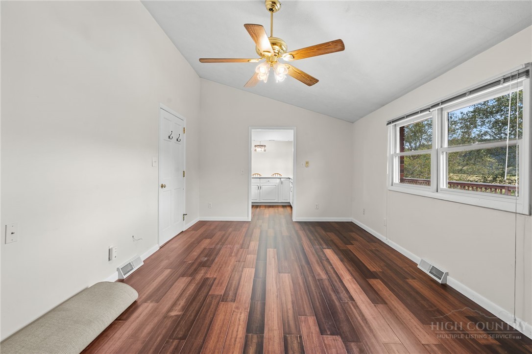 304 Evergreen. Lane Property Photo 32