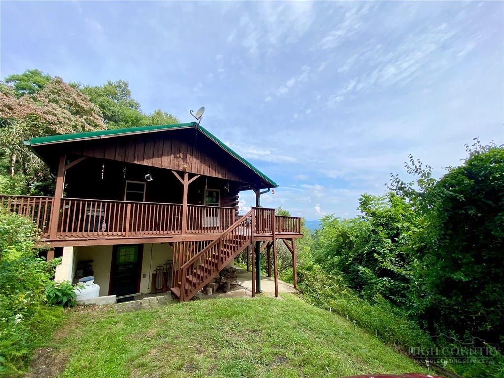 547 Round Knob Ridge Road Property Photo 1