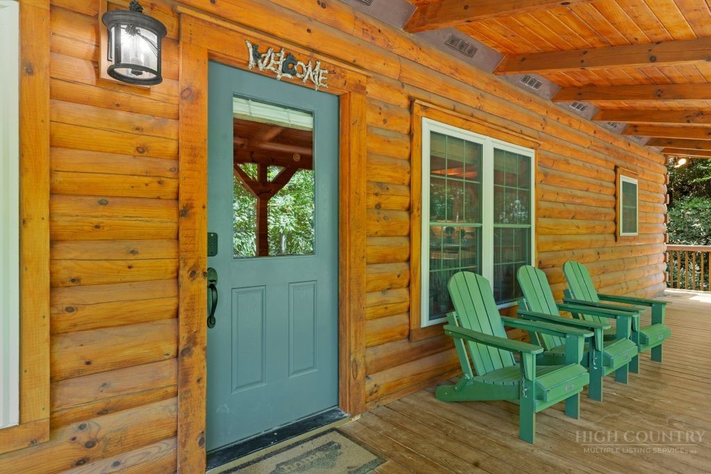 689 Sugar Mountain Drive Property Photo 5
