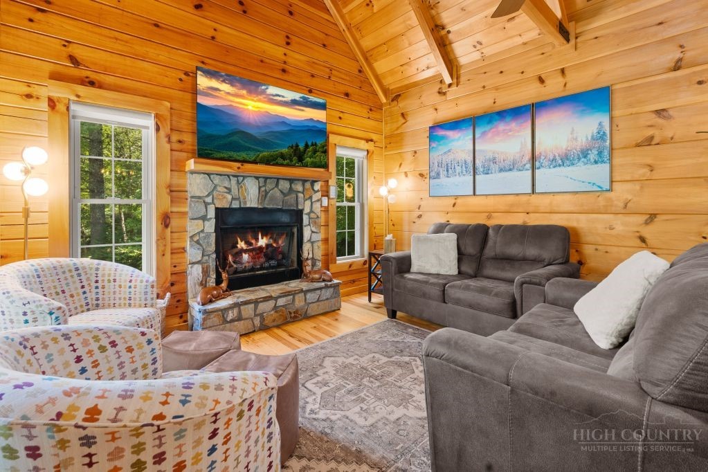 689 Sugar Mountain Drive Property Photo 8
