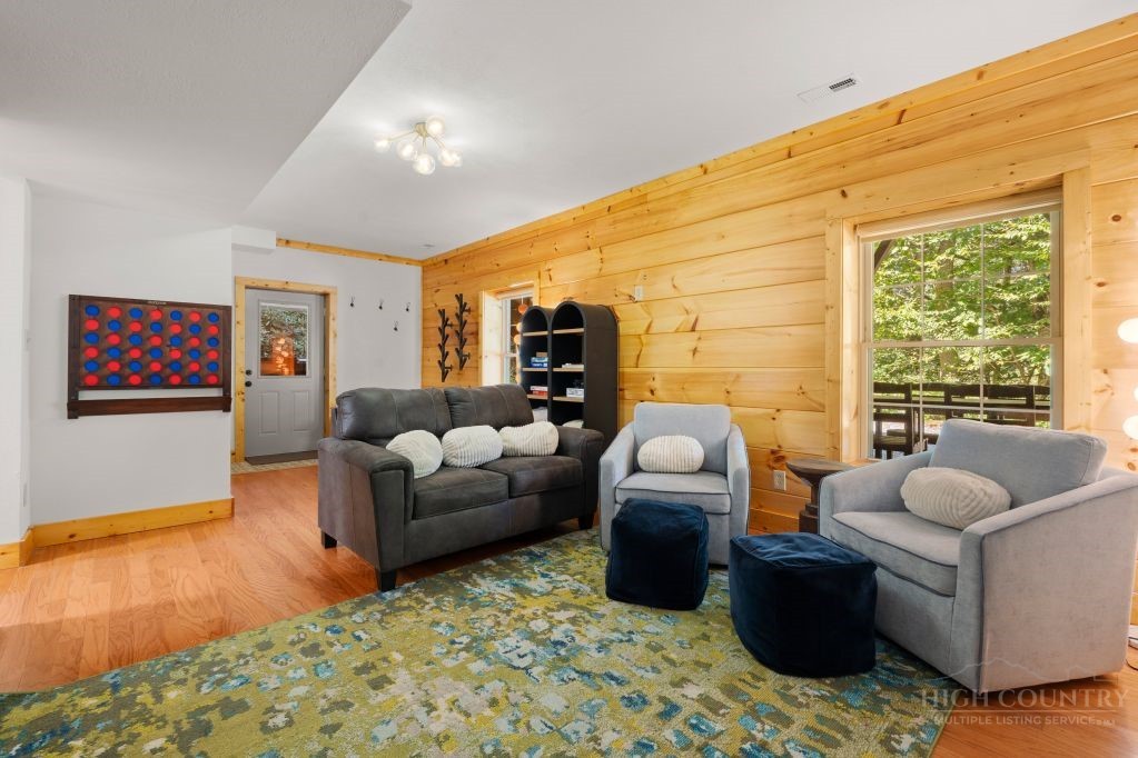 689 Sugar Mountain Drive Property Photo 24