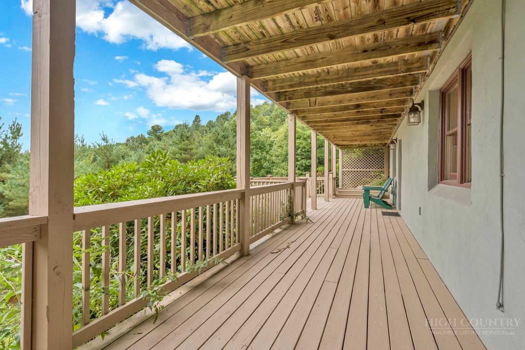526 Welcome Way Property Photo 5