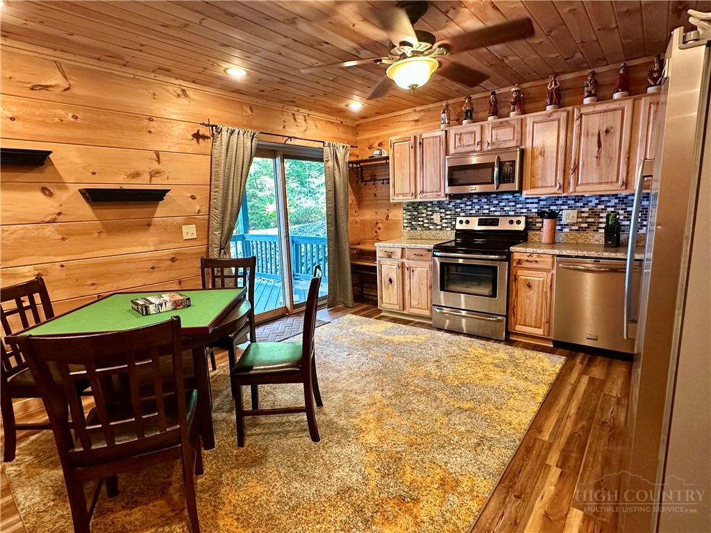 188 Lexington Drive Property Photo 22
