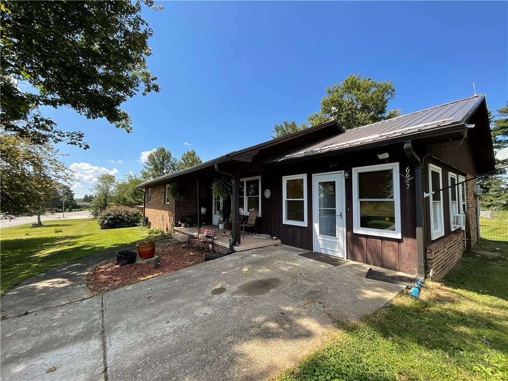 6627 Glade Valley Road Property Photo 5